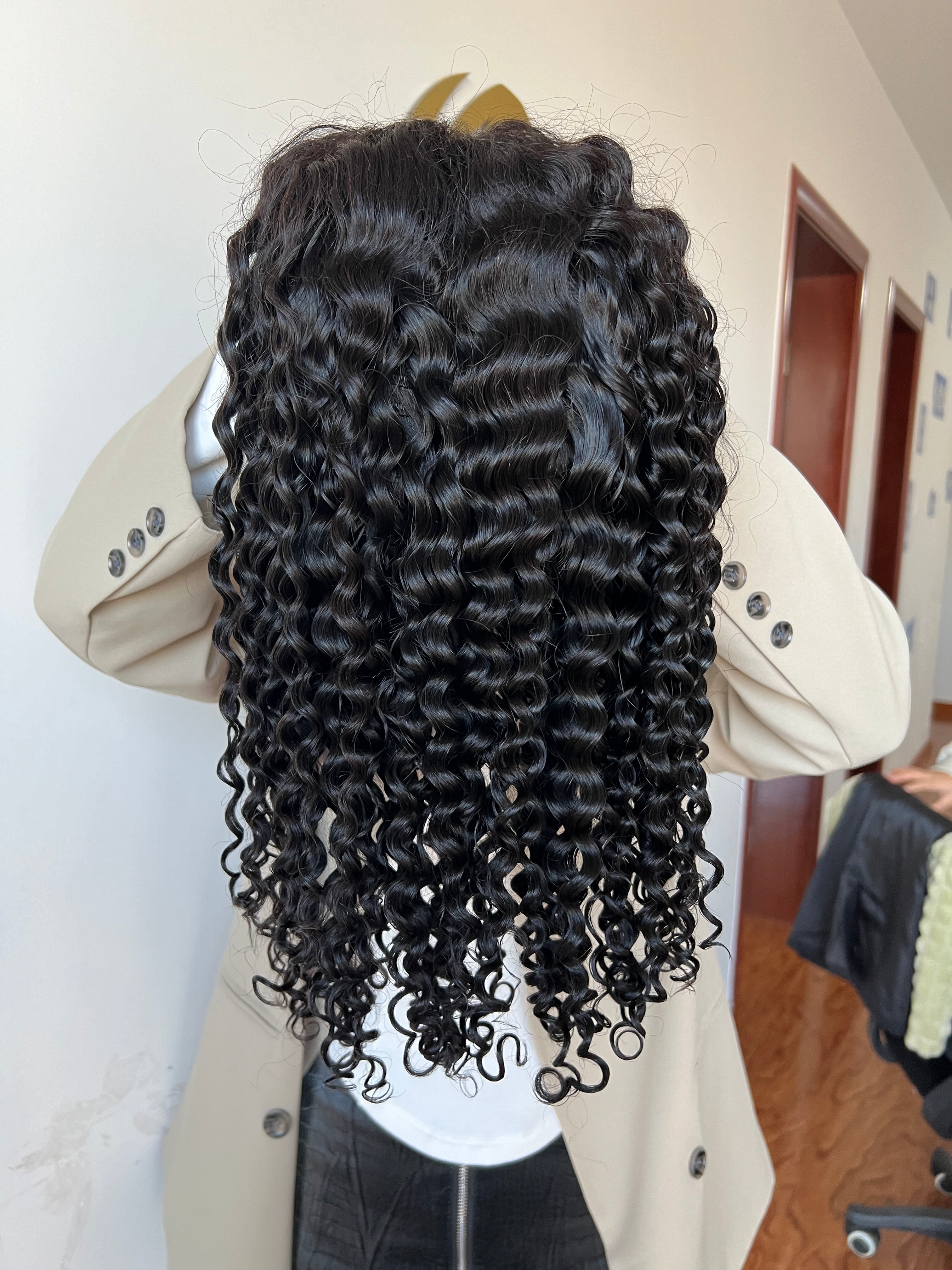 Frontal view of V-part Wig Loose Curly – Lightweight & Natural Volume