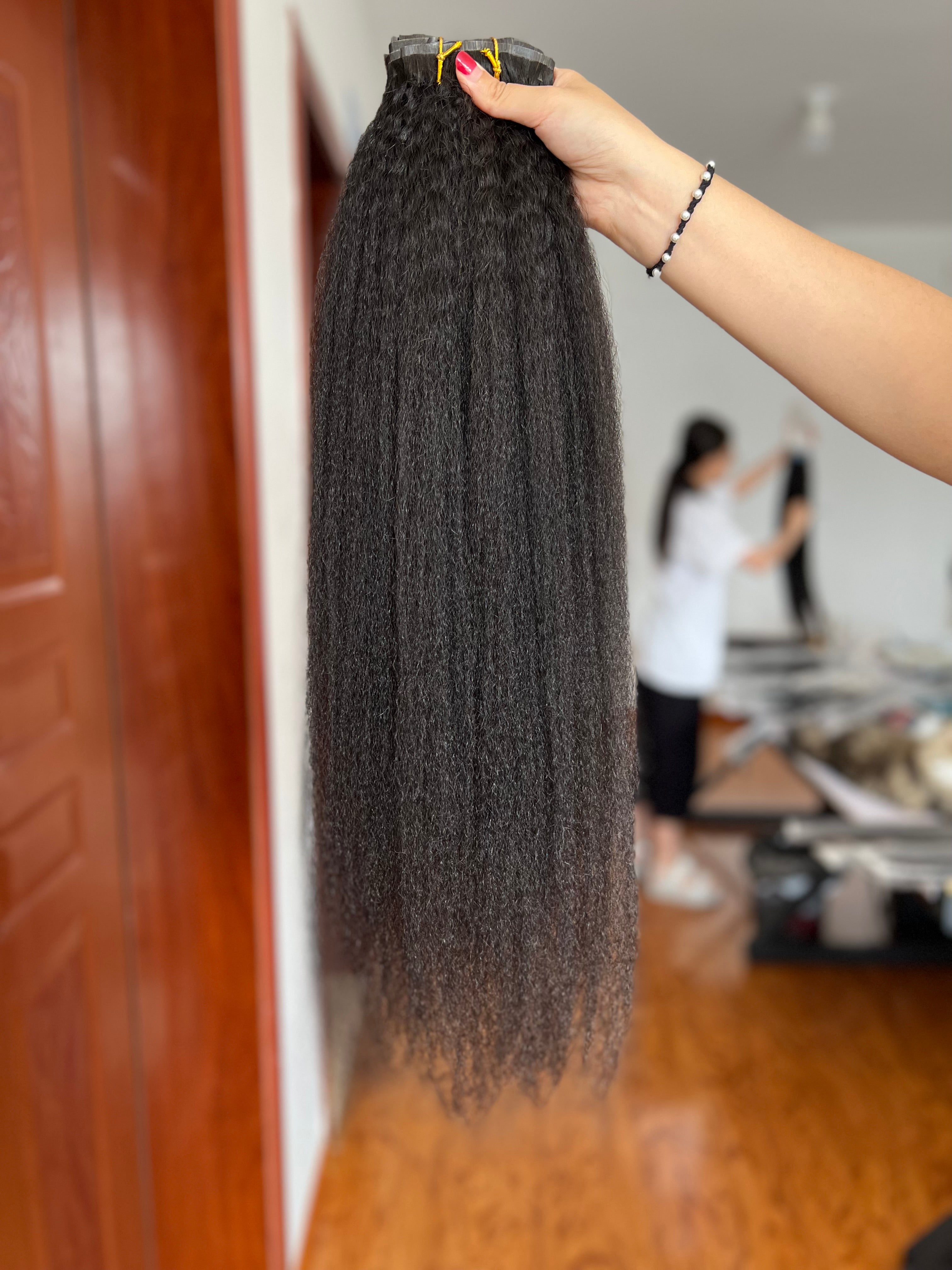 Seamless Clip-in Hair Extensions Kinky Straight – Natural Blowout Texture