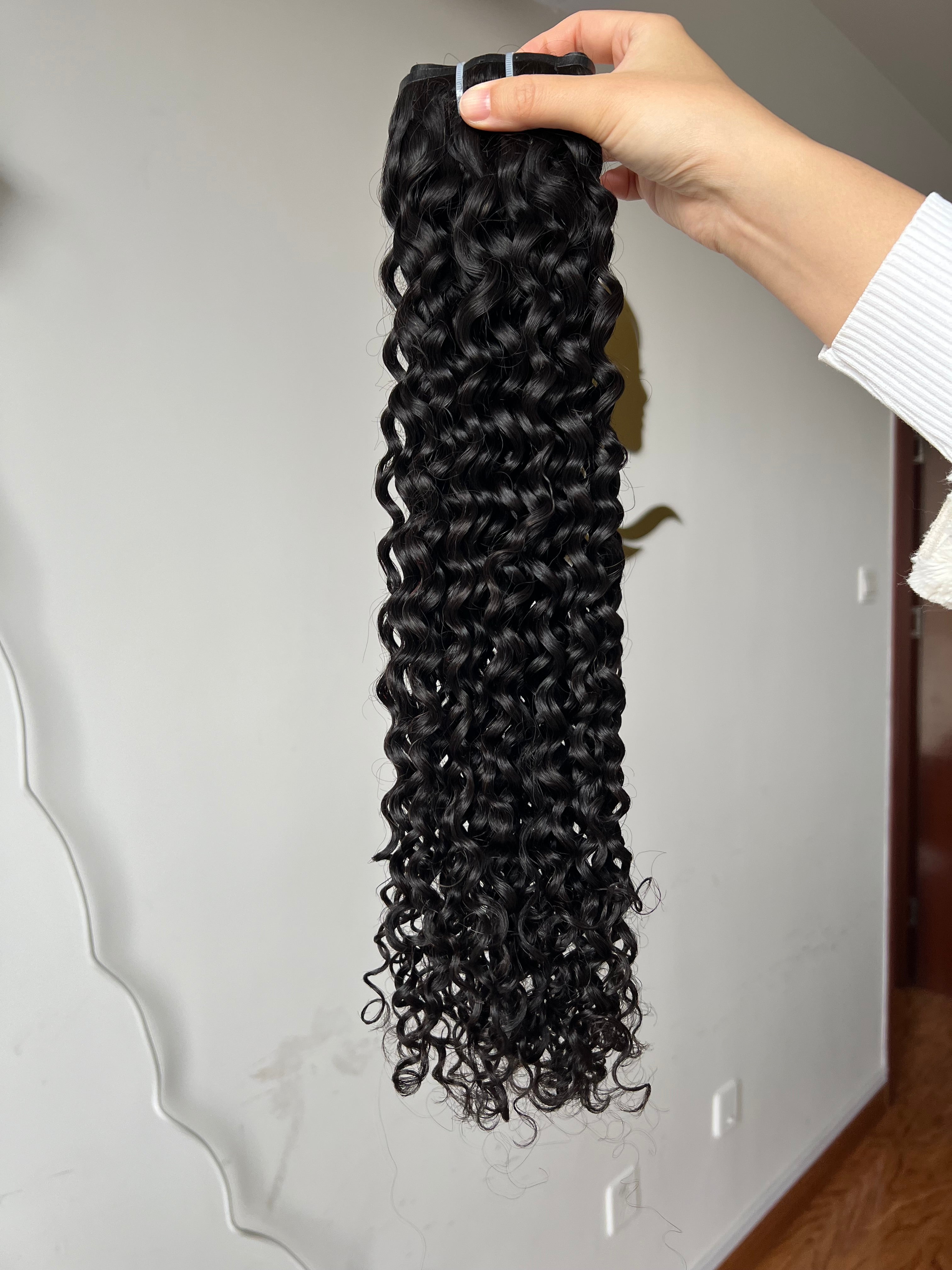 Seamless Clip-in Hair Extensions Loose Curly – Soft Natural Bounce