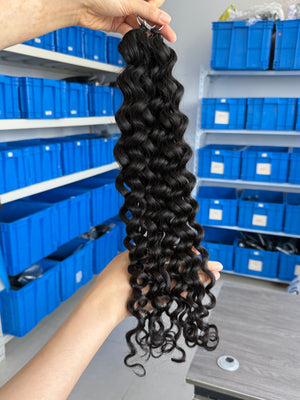 Close-up of knotless pre-separated crochet hair extensions loose curly – natural look, quick install, tangle-free