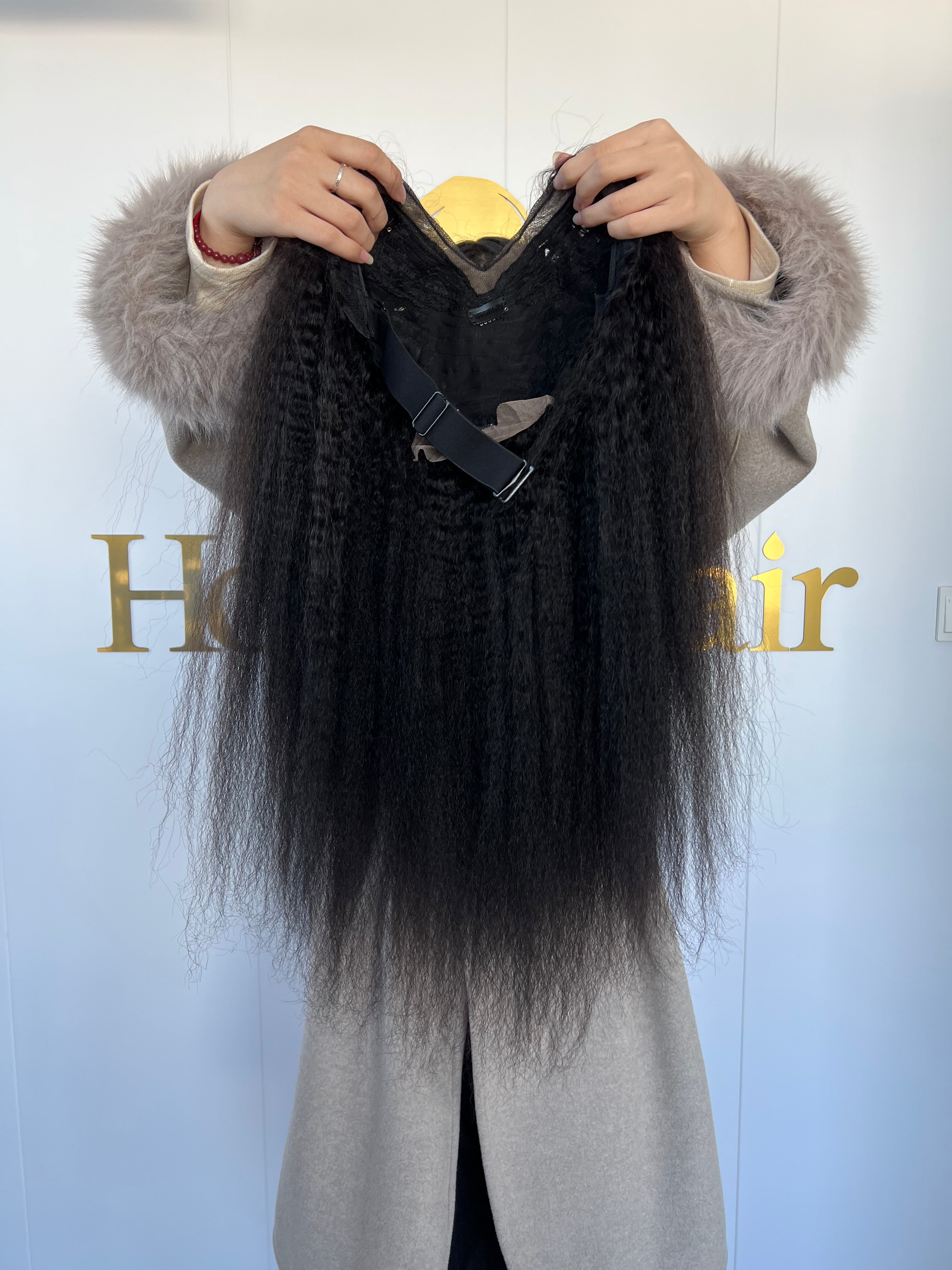 Back view of V-part Wig Kinky Straight – Natural Blowout Texture