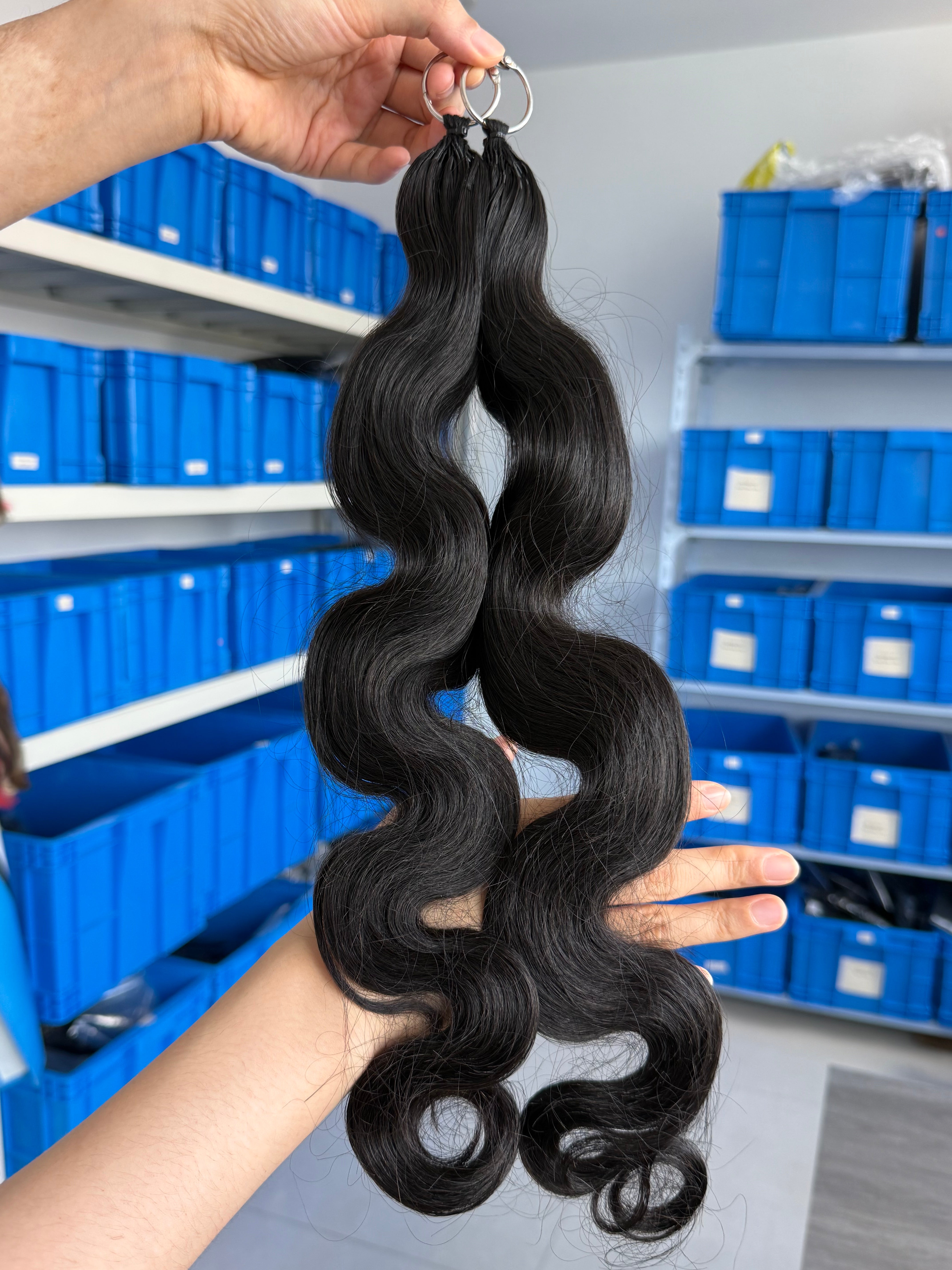 Close-up of knotless pre-separated crochet hair extensions body wave – natural look, quick install, tangle-free