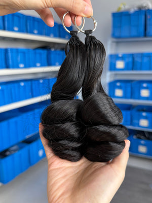 Close-up of knotless pre-separated crochet hair extensions loose wave – natural look, quick install, tangle-free