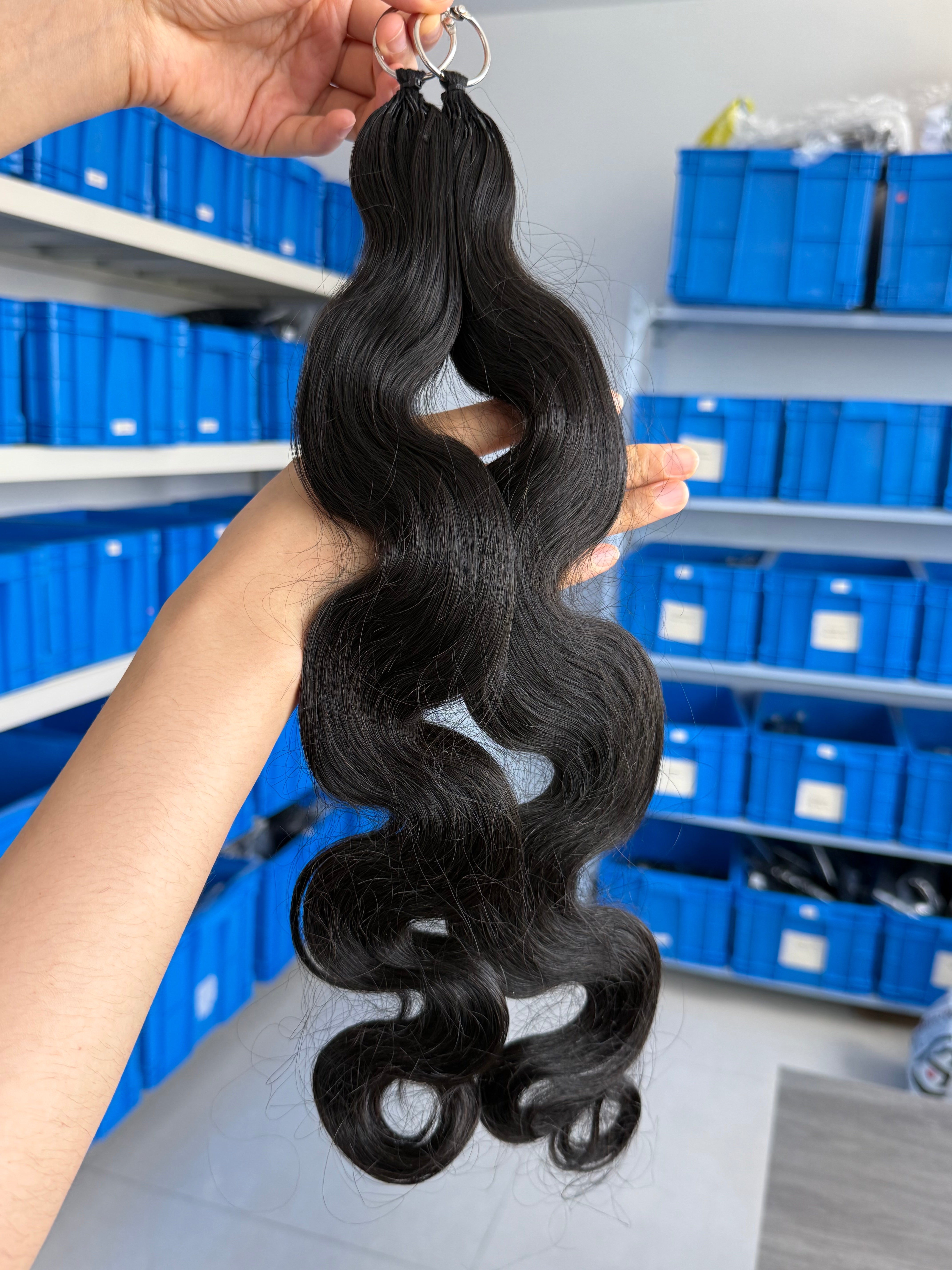 Close-up of knotless pre-separated crochet hair extensions body wave – natural look, quick install, tangle-free