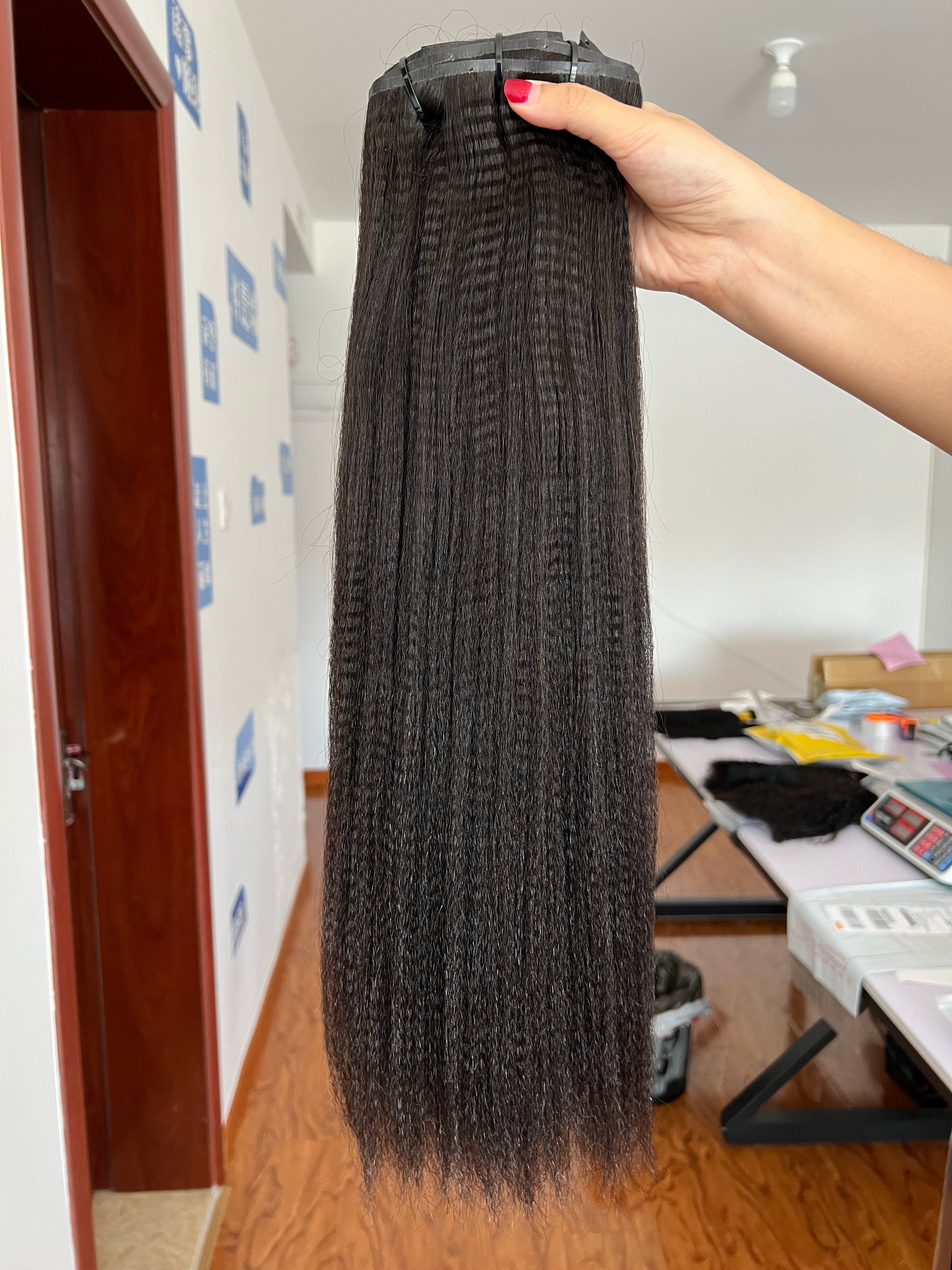 Seamless Clip-in Hair Extensions Yaki Straight – Blowout Straight Look