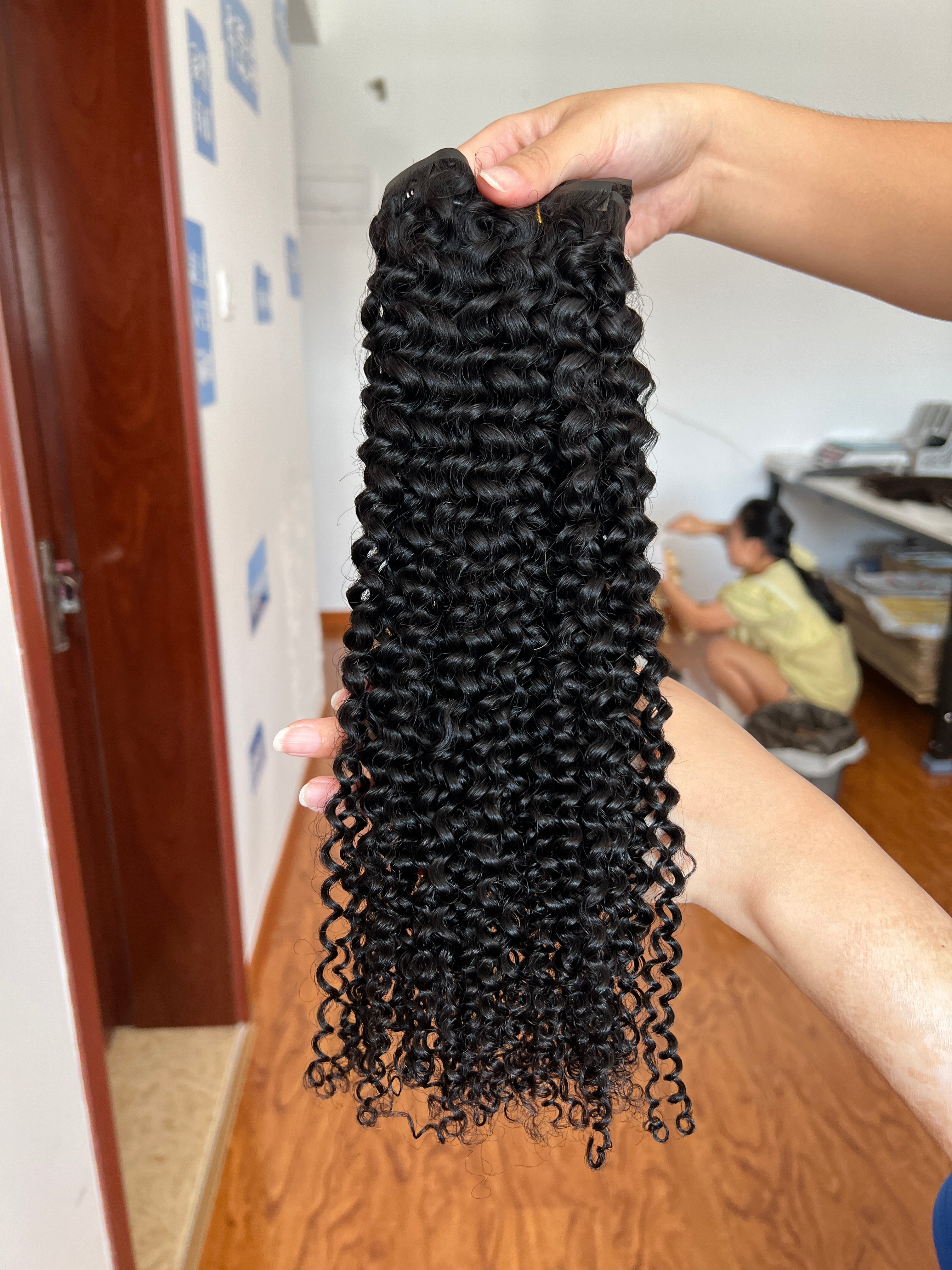 Seamless Clip-in Hair Extensions Kinky Curly – Tight Natural Curls