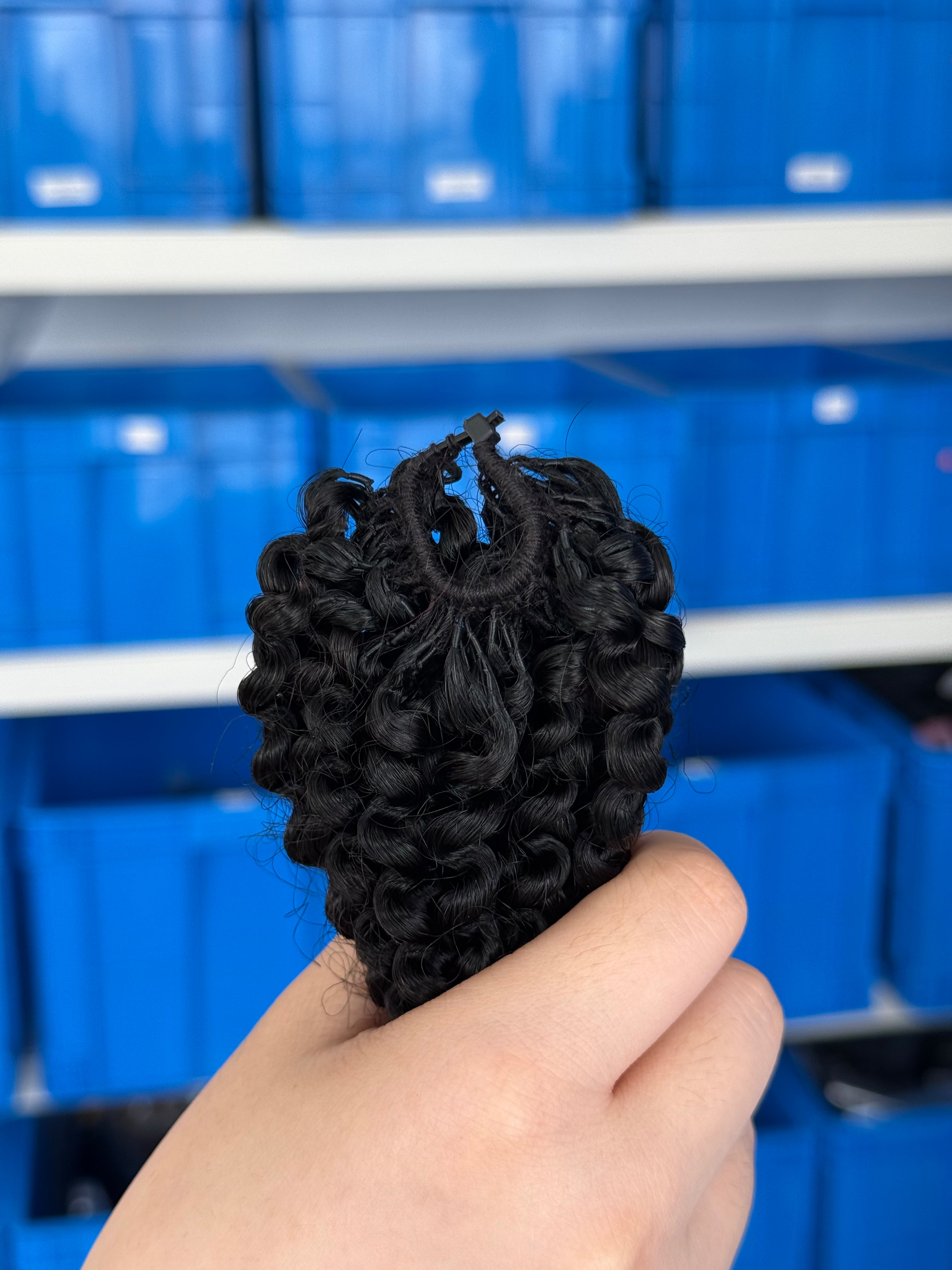 Close-up of knotless pre-separated crochet hair extensions Afro kinky curly – natural look, quick install, tangle-free